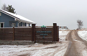 Закончено строительство въездной зоны и первой части ограждения поселка "Сосновские озера 2"!